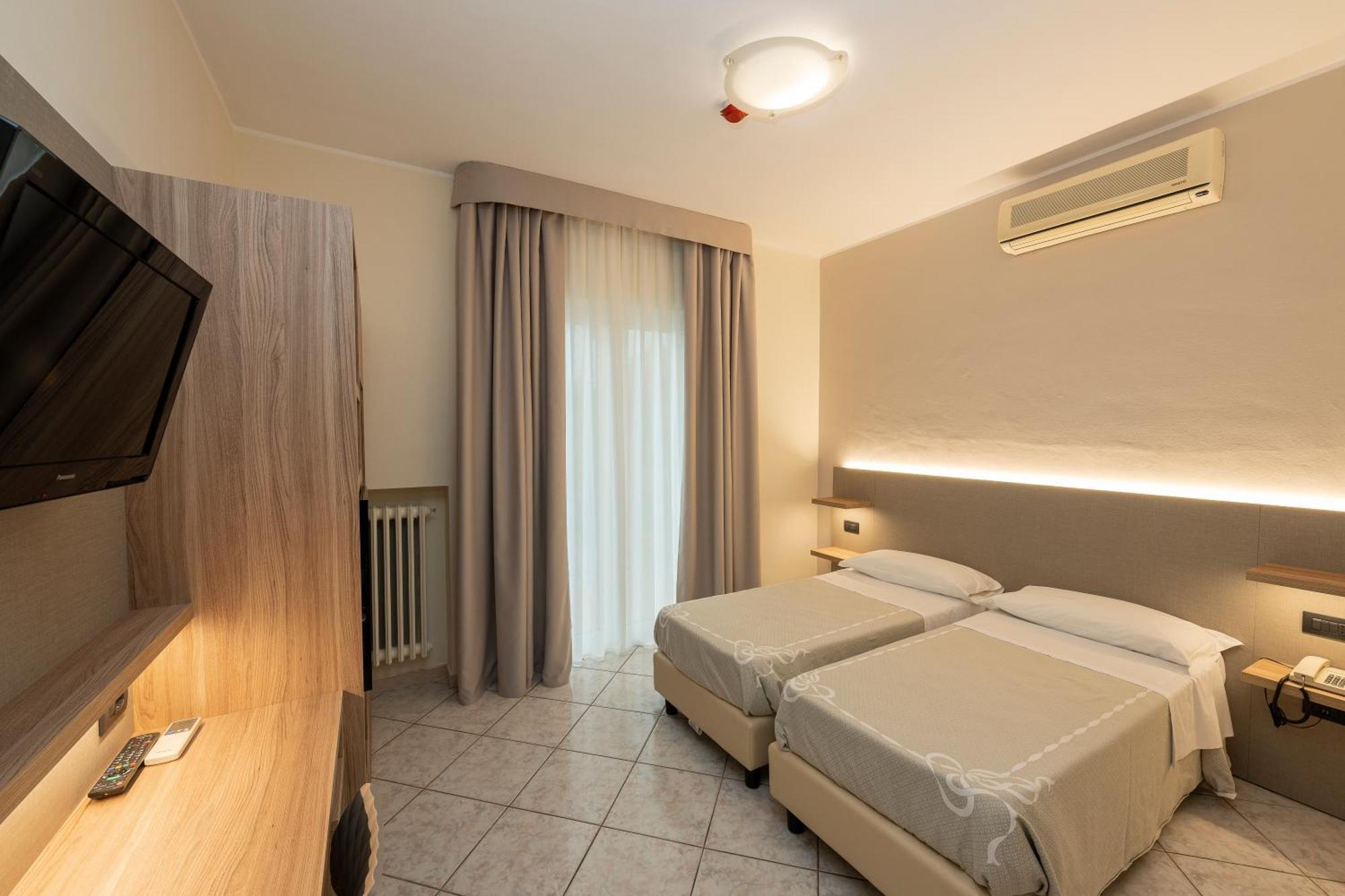 Hotel La Rotonda Cepagatti エクステリア 写真