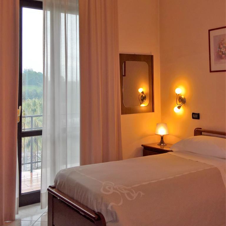 Hotel La Rotonda Cepagatti エクステリア 写真